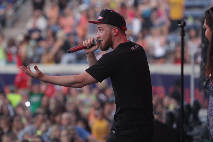 Mike-Posner-B96-SummerBash-2012-27.jpg