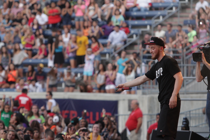 Mike-Posner-B96-SummerBash-2012-31.jpg