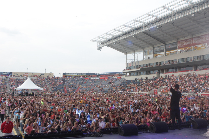 Mike-Posner-B96-SummerBash-2012-8.jpg