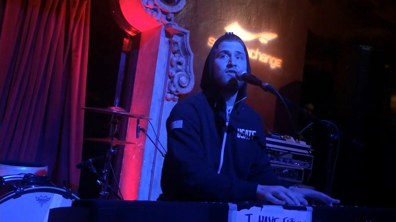 Mike Posner performing at School Night at Bardot in Hollywood, CA May 25, 2015
youtube.com/LizaAmericaninLondon
