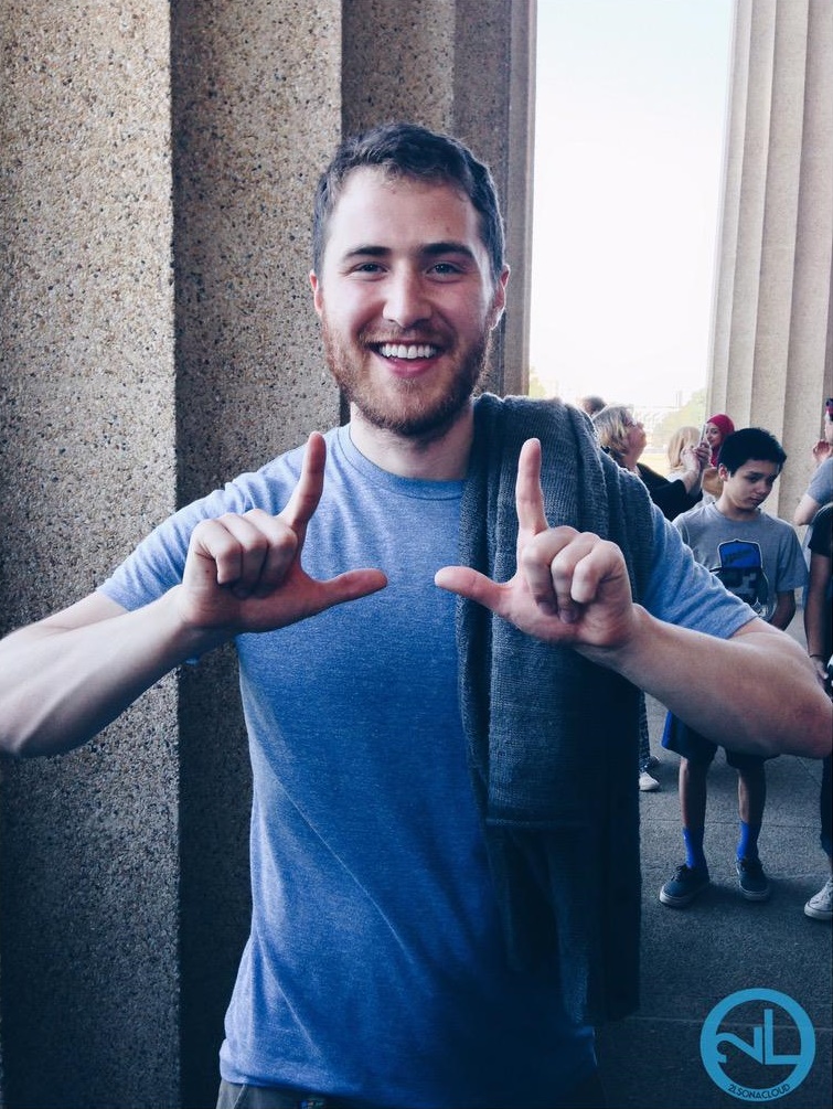 Mike Posner at Centennial Park in Nashville, TN May 13, 2015
twitter.com/2Lsonacloud
