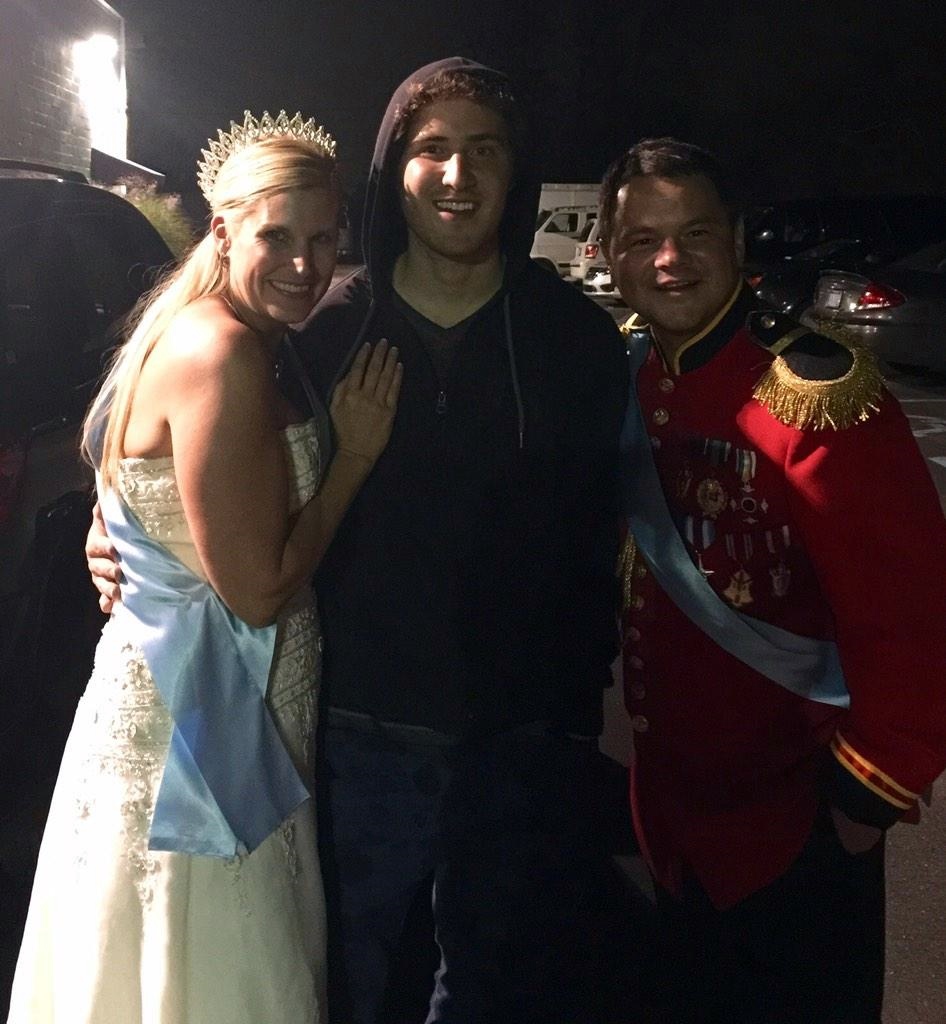 Mike Posner with friends Dan Milstein and his wife at the Gold Star Mortgage Halloween 2014 concert Mike performed at in Michigan
twitter.com/danmilstein
