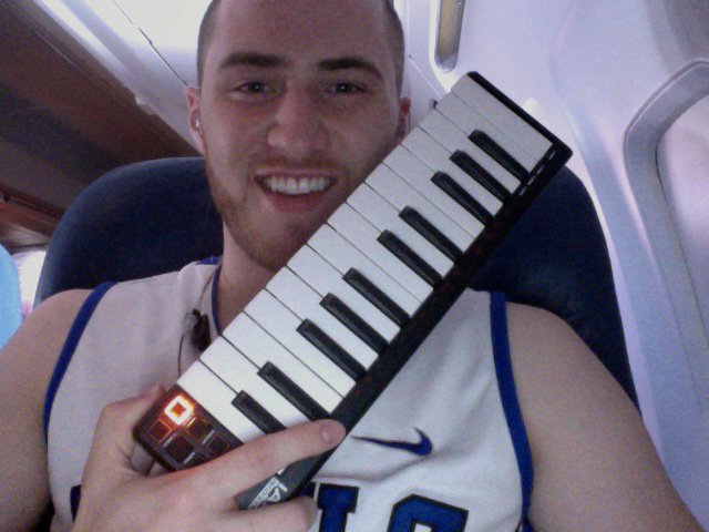 Mike Posner flying to Los Angeles, CA on Delta from Detroit, MI 7/16/11
