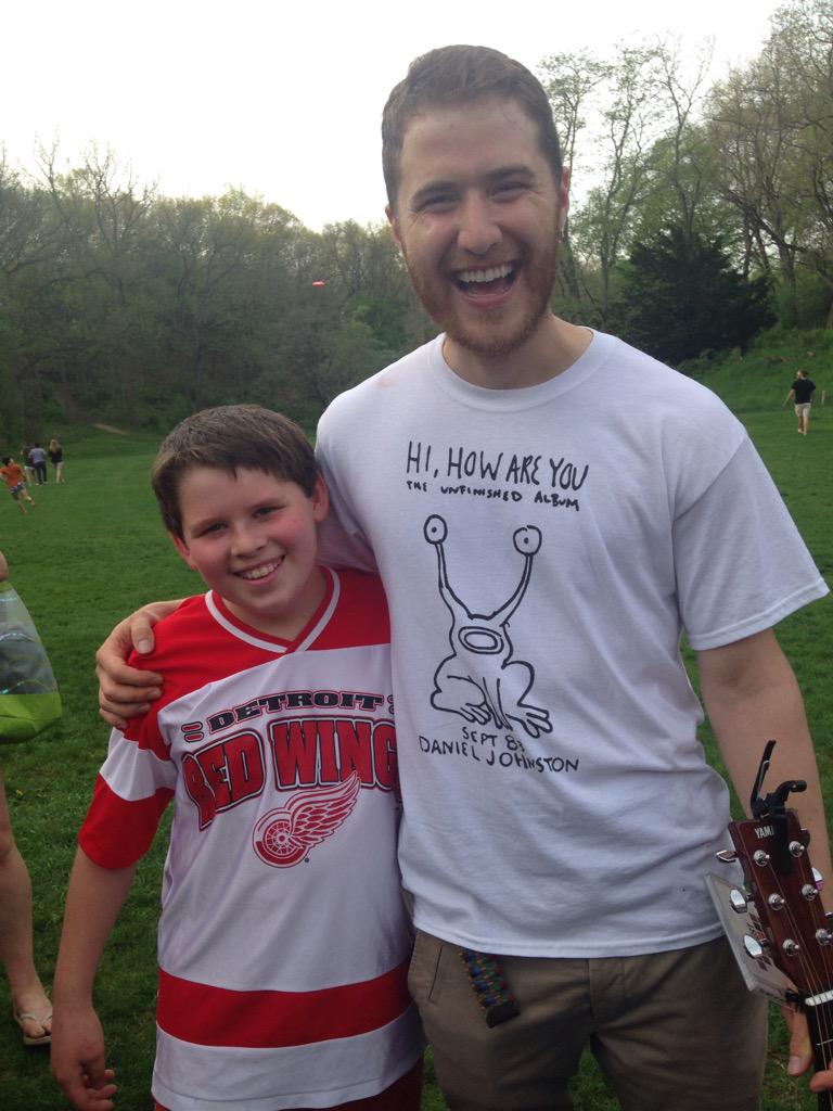 Mike Posner at Nichols Arboretum in Ann Arbor, MI May 9, 2015
twitter.com/TayTayV44
