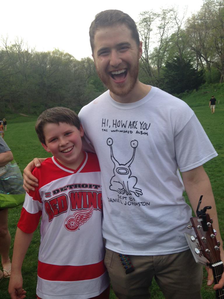 Mike Posner at Nichols Arboretum in Ann Arbor, MI May 9, 2015
twitter.com/TayTayV44
