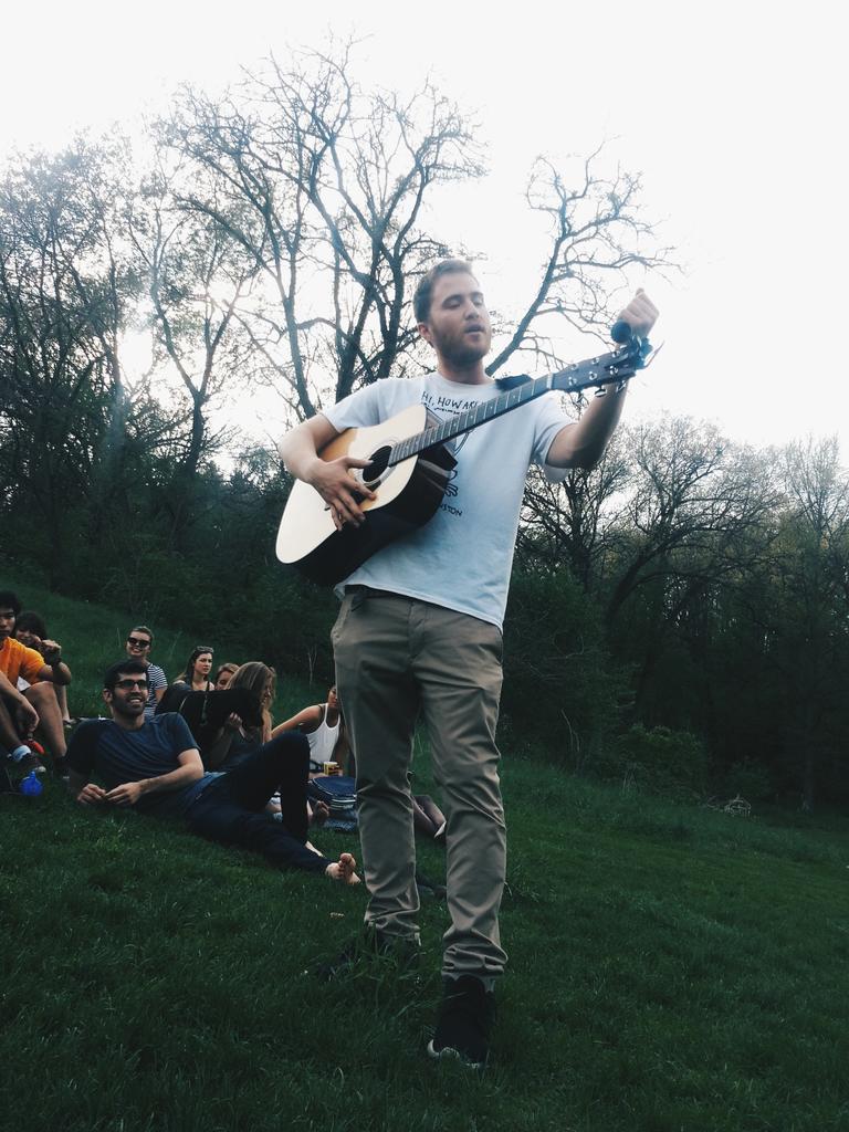 Mike Posner performing at Nichols Arboretum in Ann Arbor, MI May 9, 2015
twitter.com/covrtneyIove
