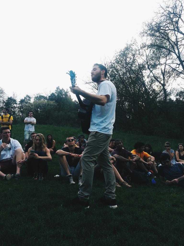 Mike Posner performing at Nichols Arboretum in Ann Arbor, MI May 9, 2015
twitter.com/covrtneyIove
