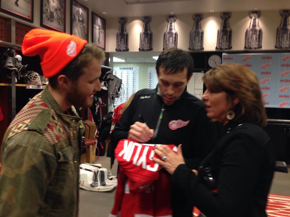 Mike Posner and Pavel Datsyuk at Joe Louis Arena in Detroit, MI 12/23/13
Photo by Mike Posner
