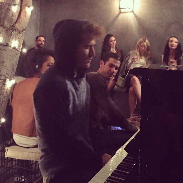 Mike Posner sings and plays piano at the Saucey App Party in Los Angeles, CA 11/21/2014
instagram.com/tmui266
