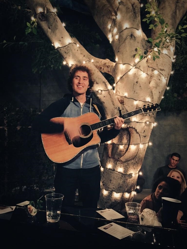 Mike Posner sings and plays guitar at the Saucey App Party in Los Angeles, CA 11/21/2014
twitter.com/NASHOVERSTREET
