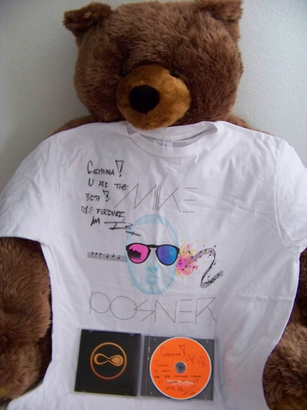 Teddy Bear given to me by Mike Posner, and he autographed my T-shirt and CD - Six Flags Over Texas - Arlington, TX 8/4/11
Photo by Christina
MikePosner.net

