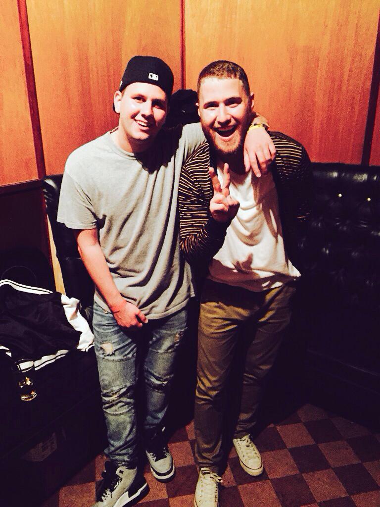 Mike Posner and Huey Mack at The Hotel Café in Los Angeles, CA June 15, 2015
twitter.com/HueyMack
