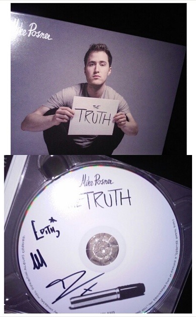 Mike Posner autographed The Truth EP for a fan at The Hotel Café in Los Angeles, CA June 22, 2015
instagram.com/edithr324
