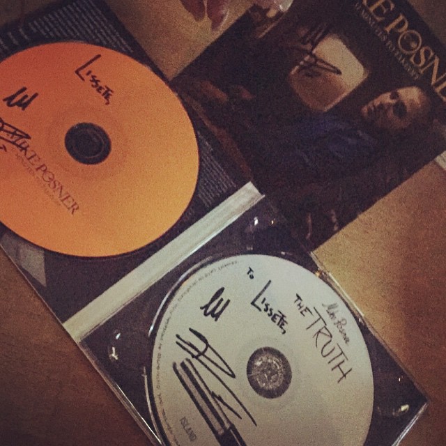 Mike Posner autographed The Truth EP and 31 MInutes To Takeoff LP for a fan at The Hotel Café in Los Angeles, CA June 22, 2015
instagram.com/lovely_liz
