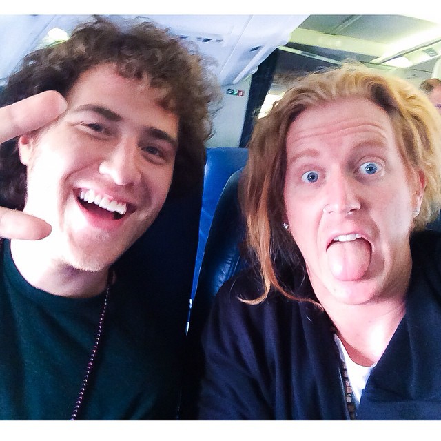 Mike Posner and Travis Clark of We The Kings band on the same plane 10/26/2014
instagram.com/traviswethekings
