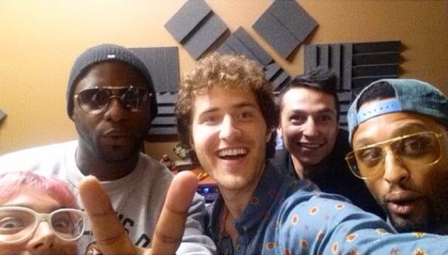 Mike Posner with friends in August 2014
instagram.com/jazzfordads
