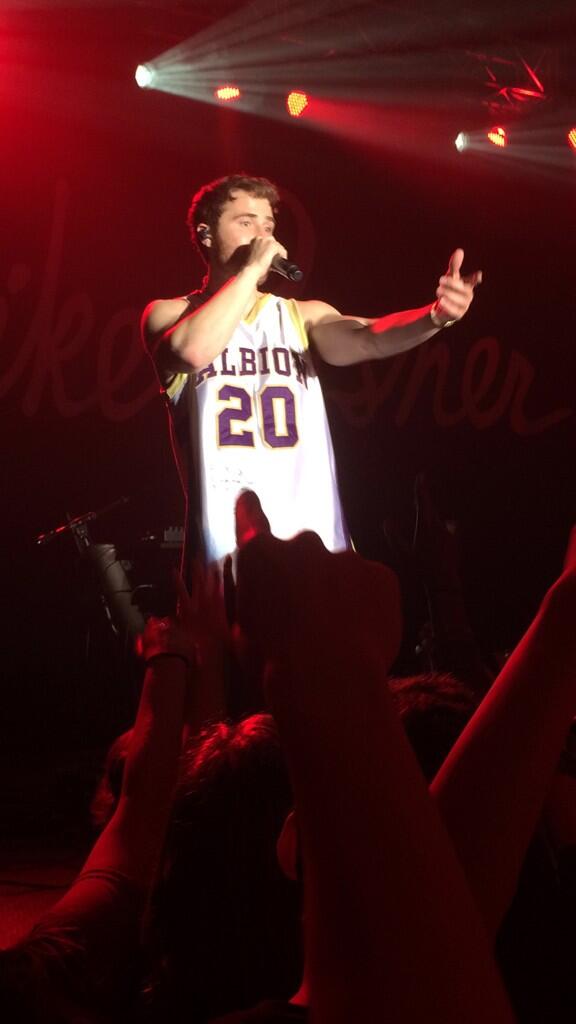 Mike Posner performaing at Albion College's Big Show 2014 in Albion, MI 4/21/14
Twitter @Jordan_Leigh28
