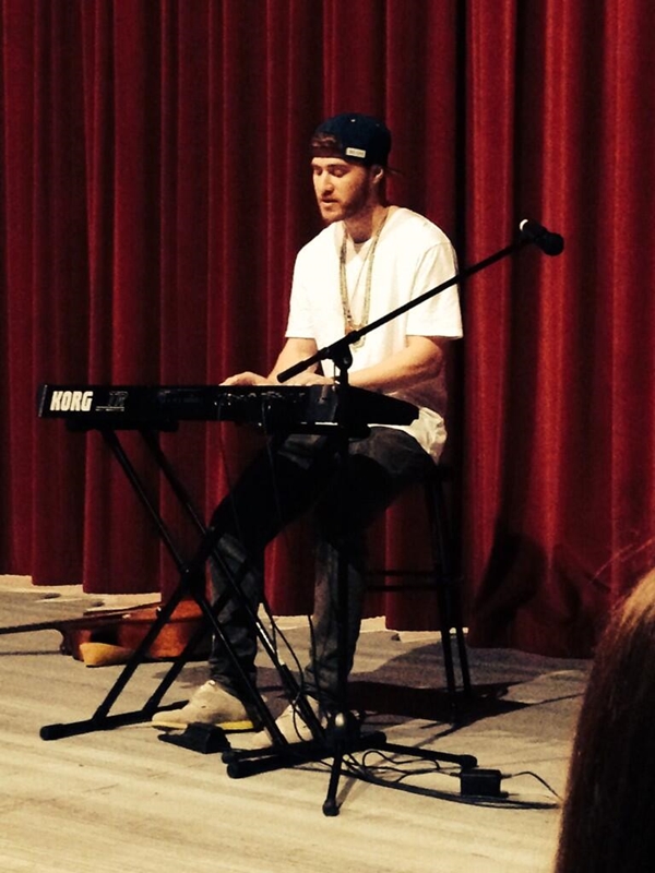 Mike Posner Q&A with Albion College students in Albion, MI 4/21/14
Twitter @ACUnionBoard
