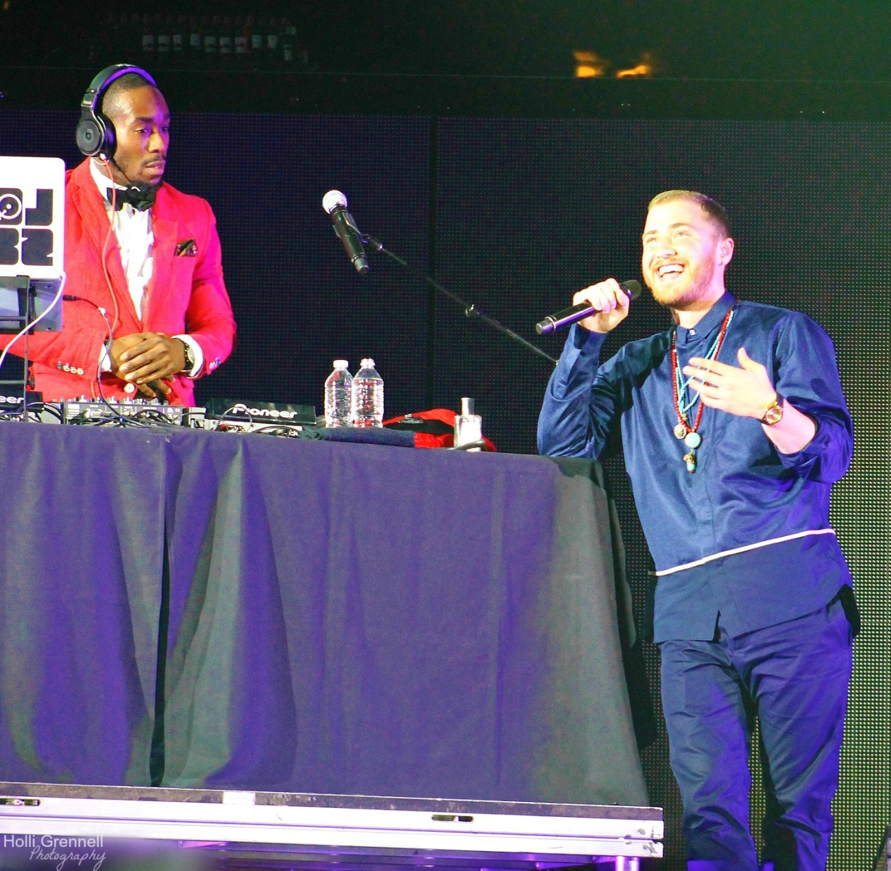 Mike Posner and DJ Dubz performing on the Believe Tour in Chicago, IL 7/9/13
Photo by Holli Grennell
twitter.com/hollixo
