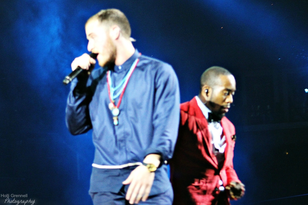 Mike Posner and DJ Dubz performing on the Believe Tour in Chicago, IL 7/9/13
Photo by Holli Grennell
twitter.com/hollixo
