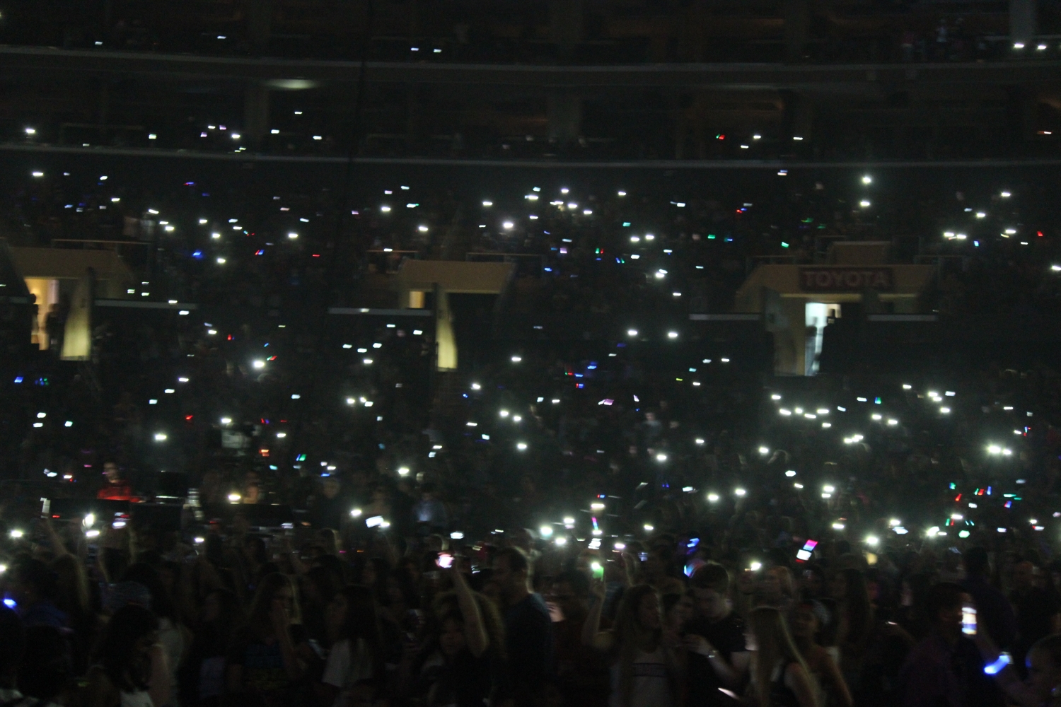 Mike Posner performing on the Believe Tour in Los Angeles, CA 6/25/13
Photo by twitter.com/jdbcali
