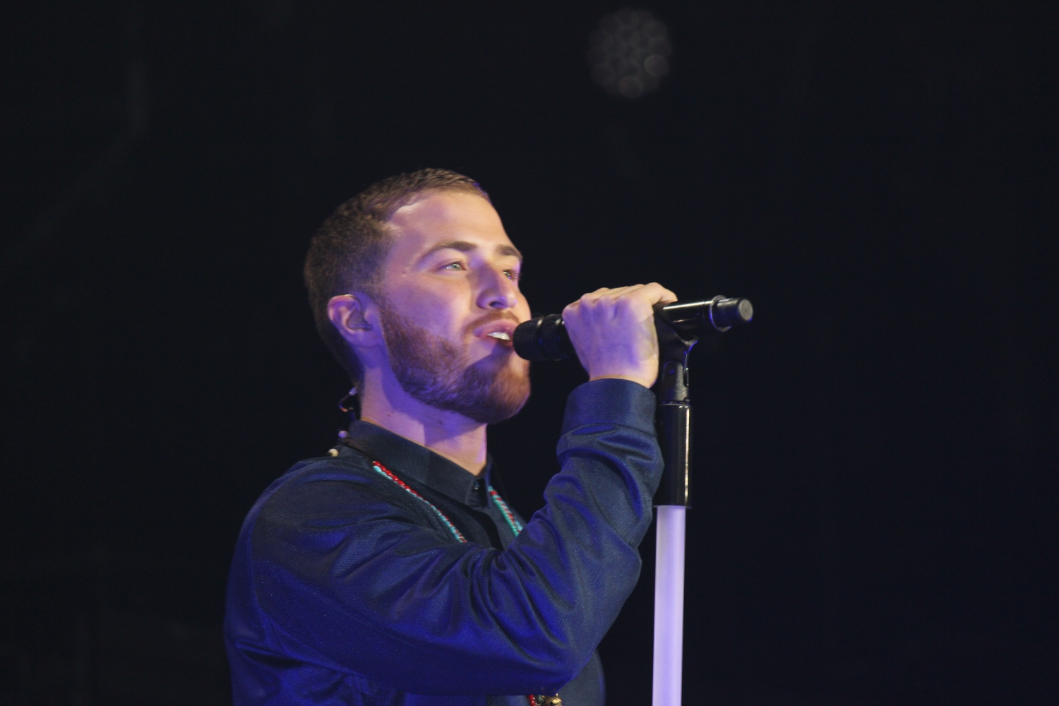 Mike Posner performing on the Believe Tour in Los Angeles, CA 6/25/13
Photo by twitter.com/jdbcali
