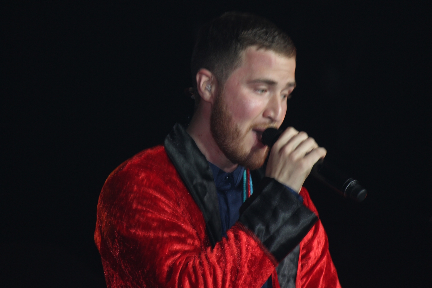 Mike Posner performing on the Believe Tour in Los Angeles, CA 6/25/13
Photo by twitter.com/jdbcali
