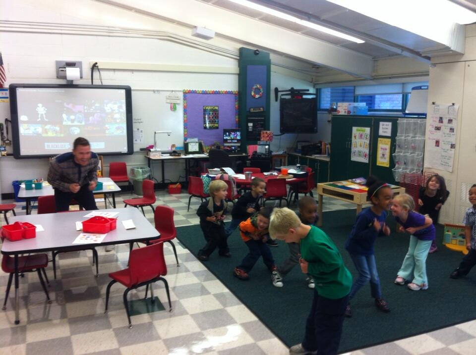 Mike Posner visiting 1st Grade students at Bingham Farms Elementary - Bingham Farms, MI 9/23/13
Photo by Patrick Cline
