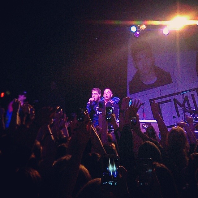 Mike Posner made a surprise appearance onstage with Mat "Blackbear" Musto in Philadelphia, PA 3/30/14
Twitter @andi_michellexo
