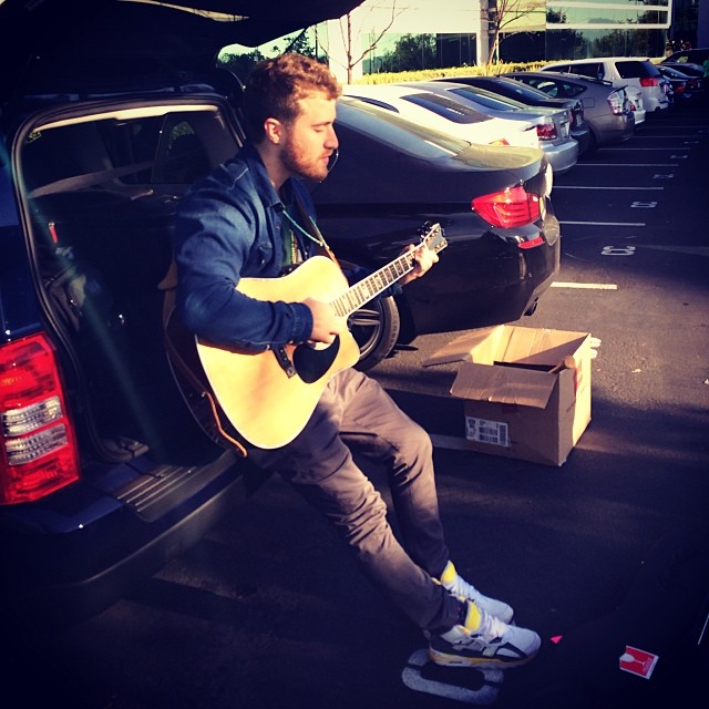 Mike Posner playing his guitar outside Channel 93.3 radio station - San Diego, CA 1/10/14
Instagram @jess_du_it
