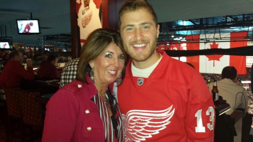 Mike Posner attending the Detroit Red Wings vs. Boston Bruins game - Detroit, MI 11/27/13
Twitter @Datsyuk13
