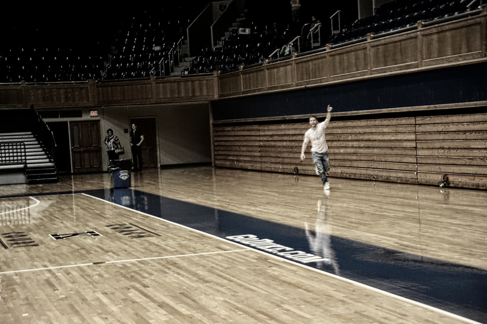 Mike Posner playing basketball at Cameron Indoor Stadium at Duke University 8/13/13
Photo by dukeblueplanet.com
