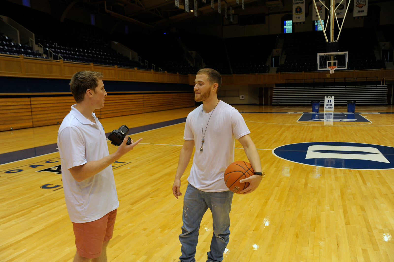 Mike Posner playing basketball at Cameron Indoor Stadium at Duke University 8/13/13
Photo by dukeblueplanet.com
