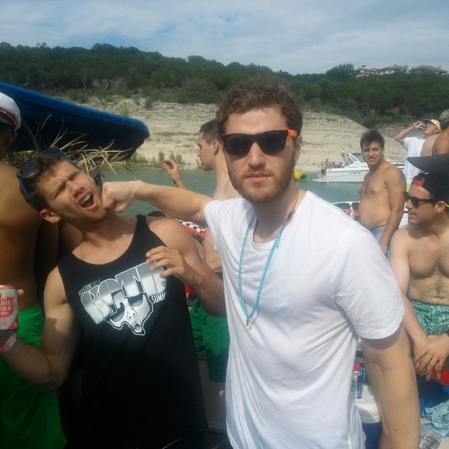 Mike Posner reunited with his old friends from Duke University in Austin, TX 6/14/14
Instagram @kaledavidoff
