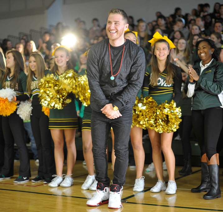 Mike Posner shooting music video at Wylie E. Groves High School - Beverly Hills, MI 9/22/13
detroitnews.com
