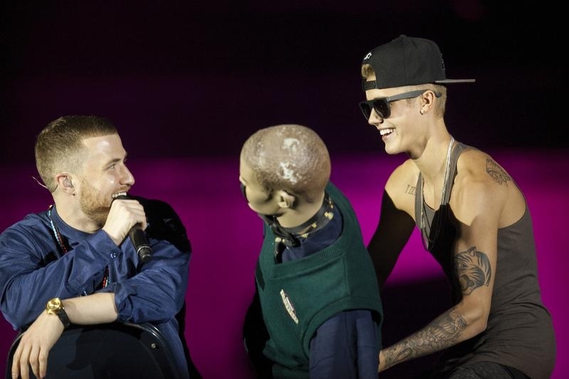 Justin Bieber pranks Mike Posner onstage during his performance on the Believe Tour in Indianapolis, IN 7/10/13
Photo by IndyStar.com
