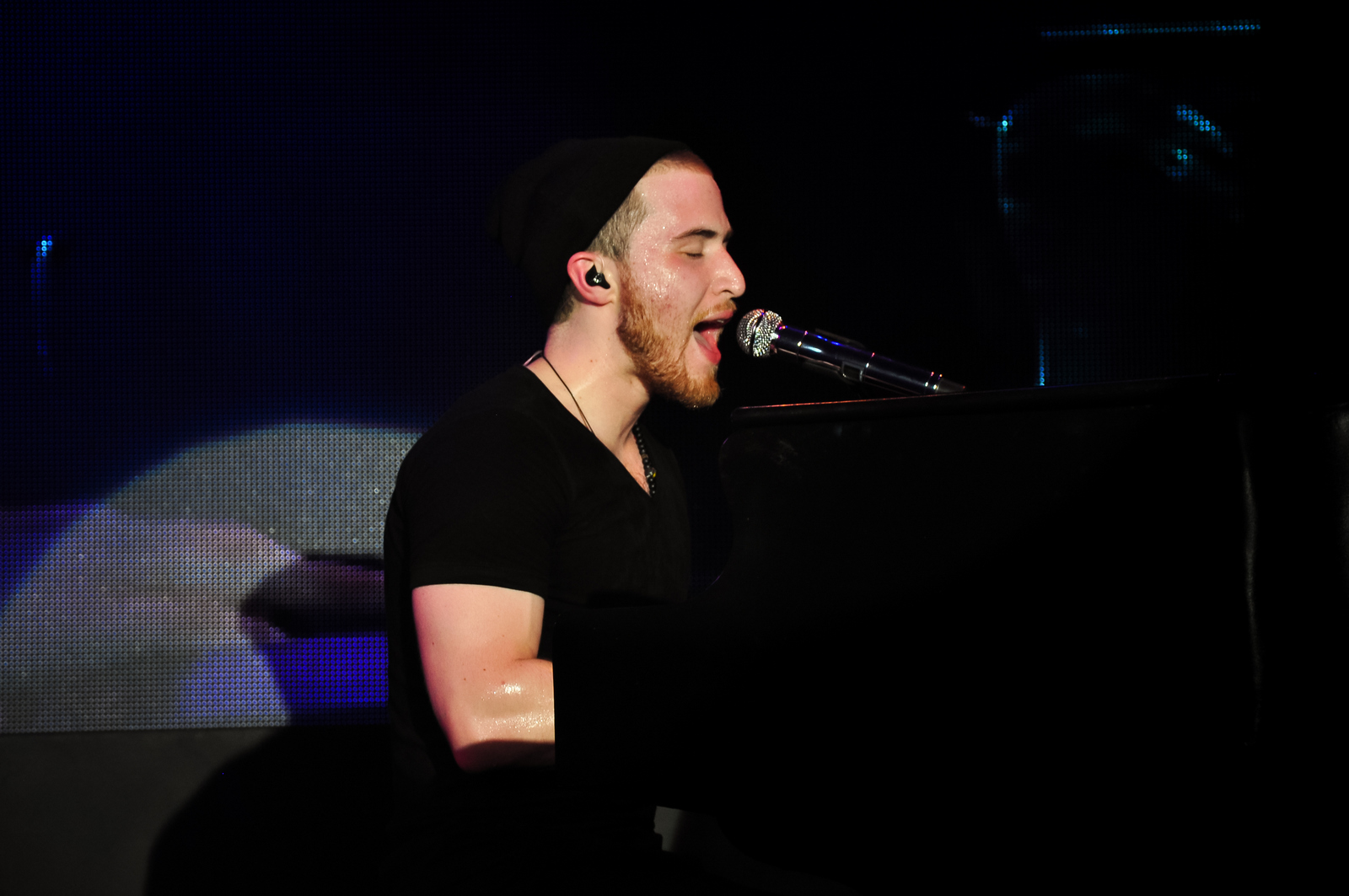 Mike Posner performing at Glorietta in Makati City, Philippines 12/9/11
Photo by Leon Gabriel
