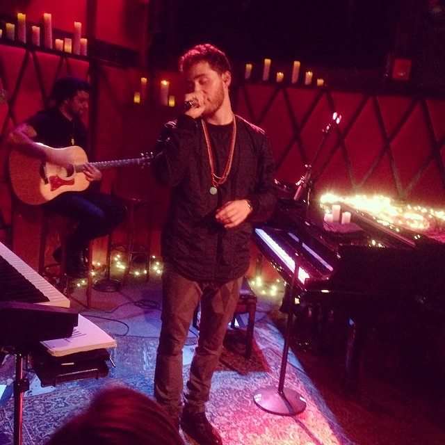 Mike Posner performing on his Unplugged Tour in New York City, NY 4/3/14
Instagram @annie_dineen
