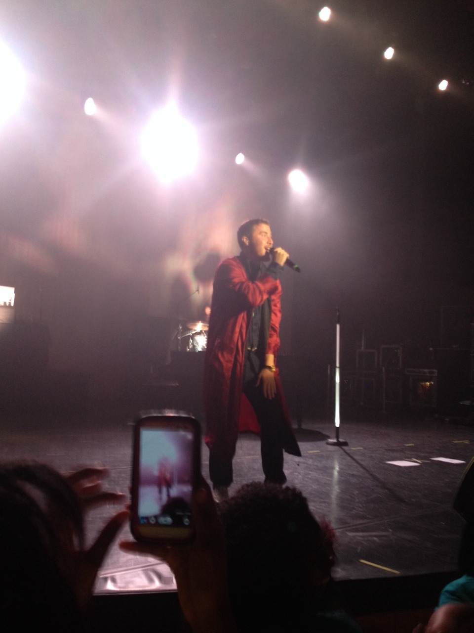 Mike Posner performing at SUNY Old Westbury's Panther Pride Homecoming - Westbury, NY 10/18/13
Tumblr @shakinmystyles
