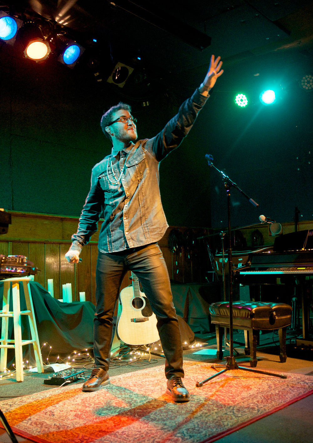 Mike Posner performing at Schubas Tavern on his Unplugged Tour in Chicago, IL 4/7/14
Photo credit: Susie Trcka
susietrcka.com
Tumblr @schubaslincolnhall
