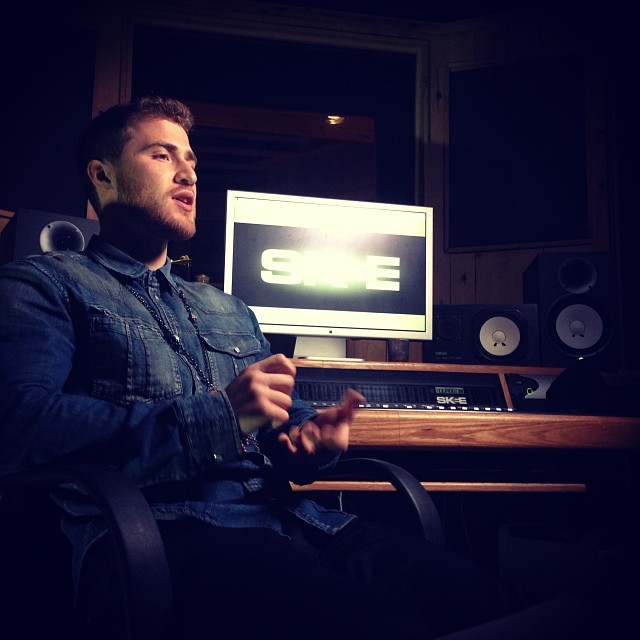 Mike Posner interview for SKEE LIVE (airs Jan 28, 2014 on AXS TV 7pm PT/9pm CT/10pm ET)
Instagram @mike_skeetv
