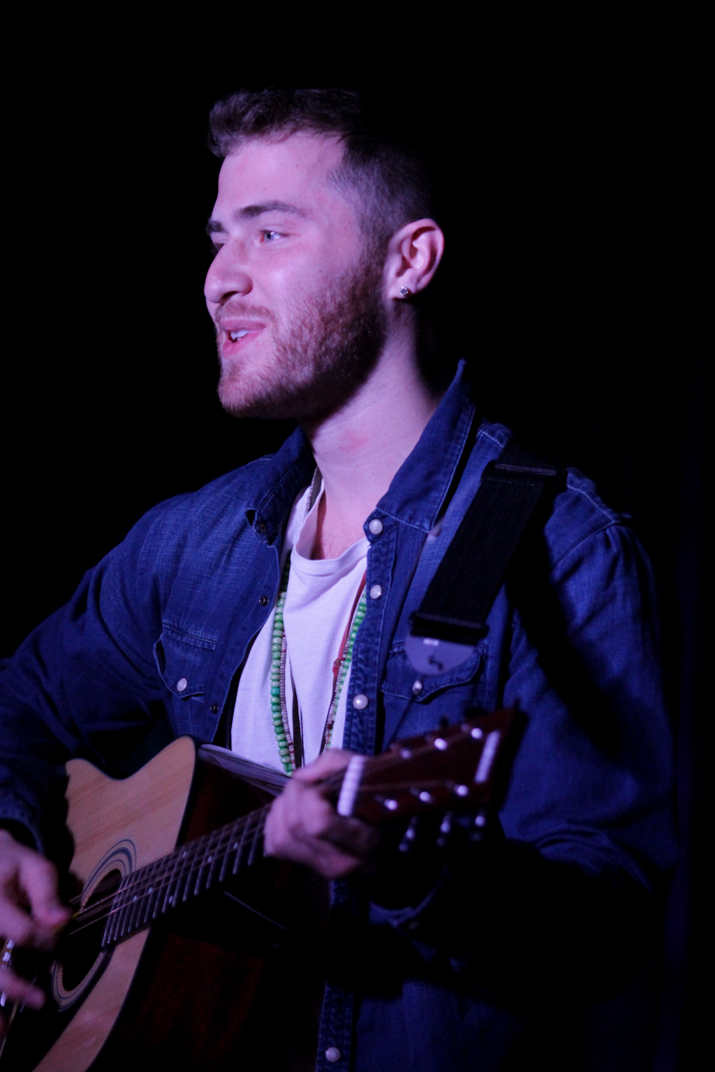 Mike Posner performing at the 98.7 AMP Radio Switch Party - Southfield, MI 2/7/14
987ampradio.cbslocal.com
