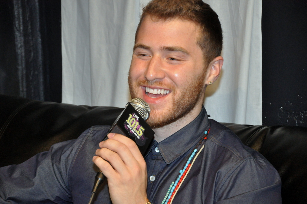 Mike Posner on The Lady La Show at LIVE 101.5 radio station - Phoenix, AZ 1/23/14
live1015phoenix.cbslocal.com
