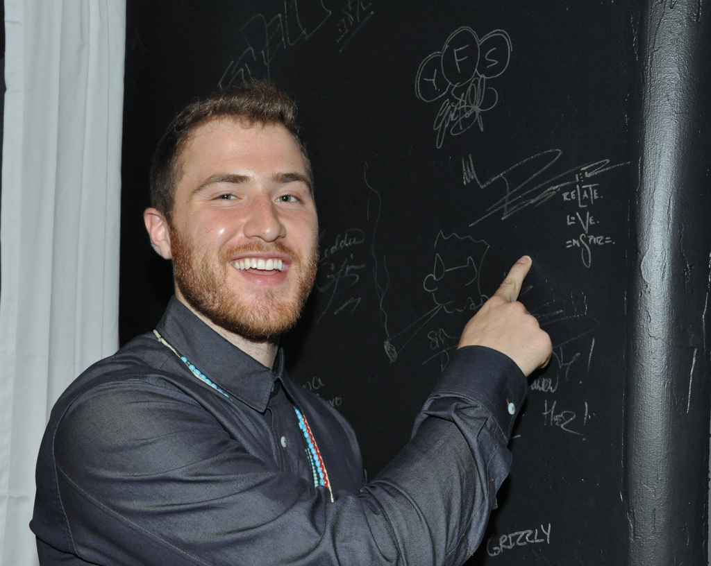 Mike Posner on The Lady La Show at LIVE 101.5 radio station - Phoenix, AZ 1/23/14
live1015phoenix.cbslocal.com
