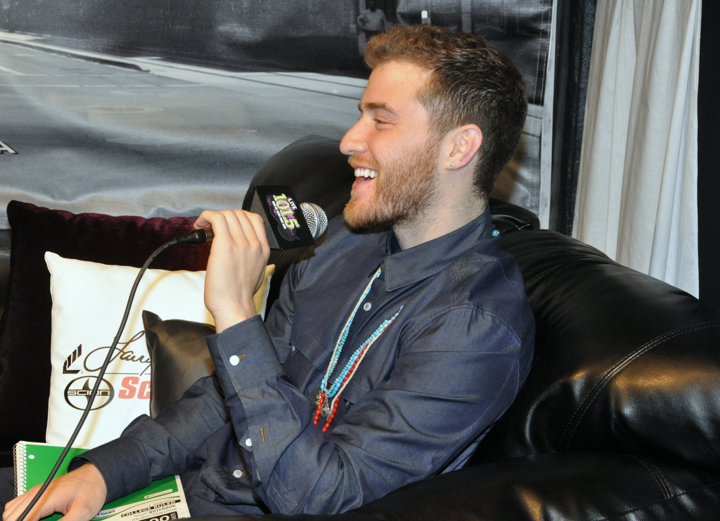 Mike Posner on The Lady La Show at LIVE 101.5 radio station - Phoenix, AZ 1/23/14
live1015phoenix.cbslocal.com
