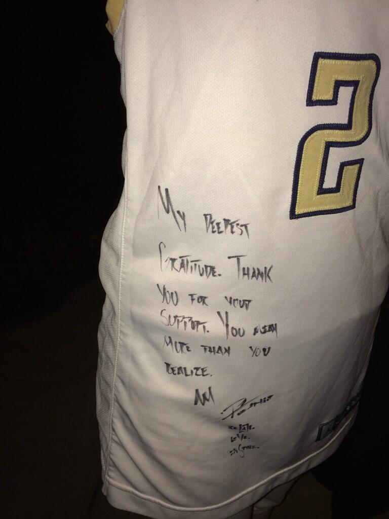 Madison recieved a Mike Posner autographed Thiel College jersey from Mike himself 4/25/14
Twitter @mjlamp_
