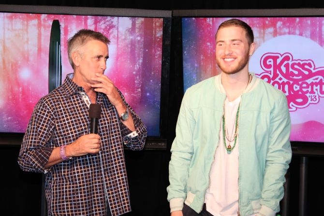 Kiss 108's Billy Costa interviews Mike Posner backstage at Kiss Concert 2013
Photo by kiss108.com
