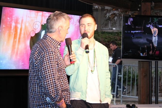 Kiss 108's Billy Costa interviews Mike Posner backstage at Kiss Concert 2013
Photo by kiss108.com
