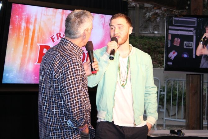 Kiss 108's Billy Costa interviews Mike Posner backstage at Kiss Concert 2013
Photo by kiss108.com
