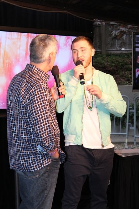 Kiss 108's Billy Costa interviews Mike Posner backstage at Kiss Concert 2013
Photo by kiss108.com
